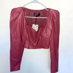 Pink Zara xs small crop top. Usually wear a size small. Stretchy.